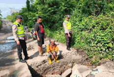 Polres OKU Pasang Rambu Peringatan Dini di Jalan Amblas