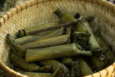 Lontong Daun Pisang : Kuliner Tradisional yang Tetap Digemari Masyarakat