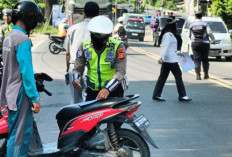 Puluhan Pengendara Terjaring Razia : Sepeda Motor, SIM hingga STNK Ditahan !