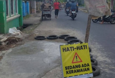 Warga Sekarjaya Swadaya Perbaiki Kerusakan Jalan