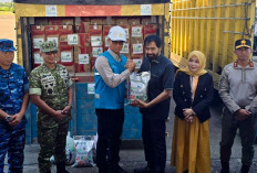 Direksi PLN Salurkan Bantuan untuk Korban Banjir di Aceh