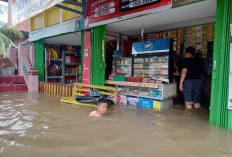 Ribuan Rumah Tergenang Banjir : 1 Roboh dan 2 Rusak, Dewan Beri Batuan Warga Terdampak