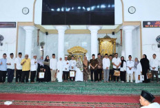 UNSRI Lepas 32 Calon Jemaah Haji, Rektor Taufiq Marwa Beri Pesan Khidmat dan Doa