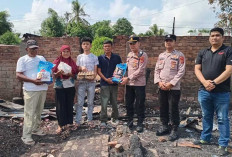 Kapolsek Indralaya Serahkan Santunan ke Wartawan yang Rumahnya Ludes Terbakar