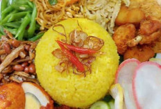 Nasi Uduk Kuning : Sajian Legendaris dengan Rasa yang Menggugah Selera