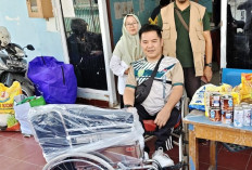 Dinas Sosial OKU Salurkan Bantuan Kursi Roda Untuk Disabilitas