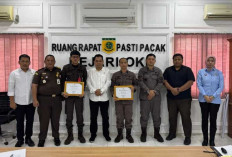 Pencegahan Kasus Pertanahan: Kejari OKI Terima Pin Emas dan Piagam Penghargaan dari Kementerian ATR/BPN!