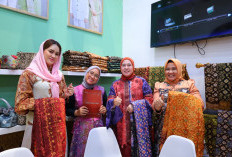 Palembang Pamer Jumputan Prada di Inacraft 2026