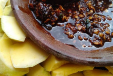 Rujak Mangga Muda, Sensasi Asam Manis yang Selalu Bikin Ketagihan