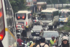 Warga Keluhkan Bus Karyawan Sebabkan Kemacetan