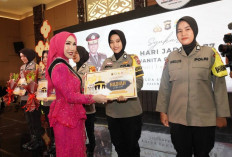 Peringati Hari Polwan Ke-77 : 1 Polwan Polres Muba Diberi Reward Umroh oleh Kapolda Sumsel
