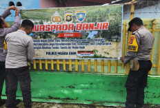 Pasang Spanduk Waspada Banjir