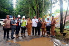 Wabup Sumarni Sidak Jalan Rusak Dalam Kota : PT DBU Diminta Segera Perbaiki Jalan yang Rusak ! 