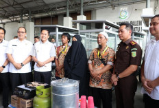 Wako Ratu Dewa dan Kejari Palembang Serahkan Gerobak Bakso untuk Eks Napiter