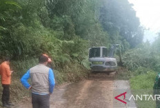 BPBD Muara Enim Atasi Longsor di Desa Seri Tanjung : Arus Lalu Lintas Kembali Normal !