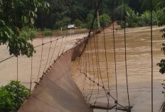 Pemkab OKU Pinjamkan Perahu Fiber untuk Korban Banjir  Karang Agung