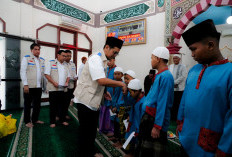 300 Anak Yatim Terima Santunan YBM PLN UIP Sumbagsel