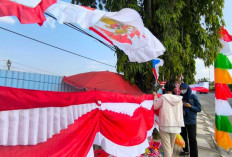 Pedagang Musiman Raup Rezeki di Tengah Semangat Merah Putih Prabumulih