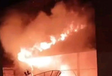 Korsleting Listrik, Rumah Panggung Terbakar Dini Hari