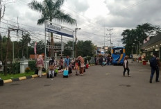 Jalur KA Gunung Megang-Penanggiran Terhalang, KA Penumpang Transit : Perjalanan KA Sindang Marga Dibatalkan !