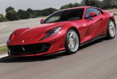 Supercar Legendaris! Ferrari 812 Superfast Jadi Ikon Terakhir Mesin V12 Murni