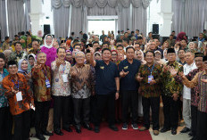 Teddy Dianugerahi Penghargaan Asean - Indonesia : The Most Innovative Excellent Award 2025