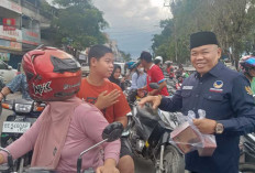 DPD NasDem Muara Enim Bagikan 500 Takjil