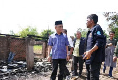Wakil Bupati Ogan Ilir Tinjau Lokasi Kebakaran Rumah Wartawan di Pulau Semambu