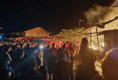 Malam Mencekam di Tanjung Raja : Api Lahap Pasar Buah, Pedagang Merugi Miliaran Rupiah !