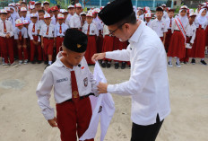 39 Ribu Seragam Gratis Dibagikan ke Siswa SD-SMP Palembang
