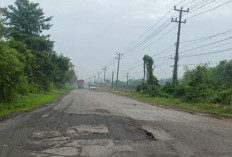 Jalan Palembang-Tanjung Api-Api Rusak Parah