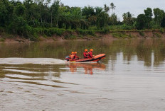 Dikejar Polisi, Reno Terjun ke Sungai dan Tenggelam 