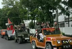 Warga Palembang Pawai Jip Tua 