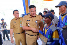 Sekda Palembang Serahkan Penghargaan untuk Pemenang Lomba Hari Bakti PUPR ke-79