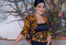 Titi Kamal: Bangga Pakai Batik, Ajak Generasi Muda Cintai Budaya Indonesia