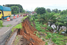 Tanah Longsor di Jalur Lintas Mura-Muba, Satu Rumah Amblas ke Jurang