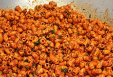 Makaroni Pedas Jadi Camilan Favorit, Penjual Mengaku Seribu Bungkus Ludes dalam Waktu Singkat