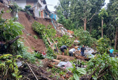 Dua Rumah Warga OKU Diterjang Longsor