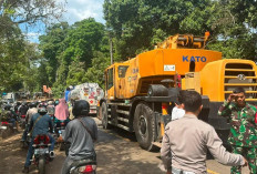 Truk Tangki BBM Terguling, Timbulkan Akibatkan Kemacetan