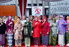 DWP Sumsel Gelar Parade  Kebaya 