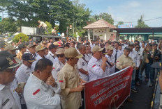 Ratusan Kades Geruduk PN dan Kantor Bupati Muara Enim : Ada Apa ?