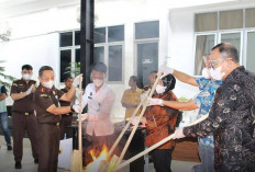 Cegah Penyelewengan : Kejari Lubuklinggau Musnakan Barang Bukti