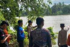 Aparat Kepolisian Bantu Pencarian Kakek yang Hanyut di Sungai Ogan 