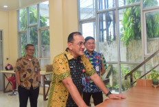 Sekda Edward Candra Tinjau WFH di PMPTSP, Pastikan Layanan Publik Tetap Optimal