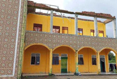 Diterjang Puting Beliung, Atap Ponpes Melayang