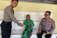 Humanis! Polisi Bantu Pria Paruh Baya Kebingungan, Tiga Hari Tinggal di Masjid Al-Baari' Tanpa Tujuan