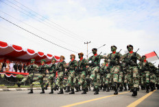 Pj Gubernur Sumsel  Saksikan Parade dan Defile TNI Bersama Masyarakat 