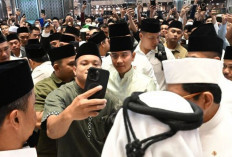 Gibran Shalat Idul Adha di Masjid Istiqlal