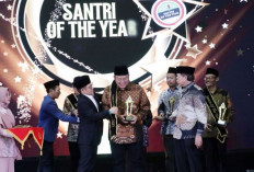 Wakil Ketua DPR RI Raih Santri Inspiratif 2025