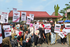 Massa Datangi DPRD Sumsel Dukung Program MBG